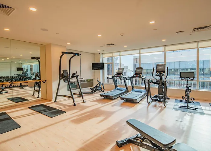 High-rise Haven In The Pool & Gym Included Apartamento