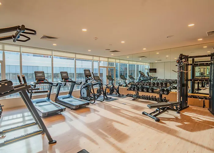Apartamento High-rise Haven In The Pool & Gym Included *