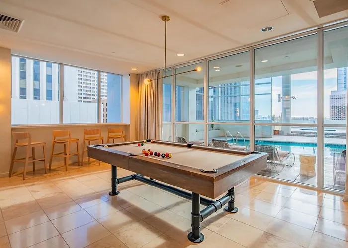 High-rise Haven In The Pool & Gym Included Apartamento