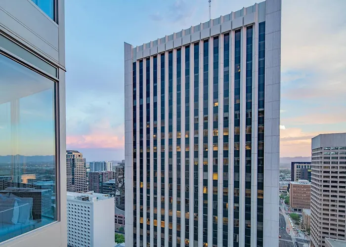 High-rise Haven In The Pool & Gym Included * Phoenix