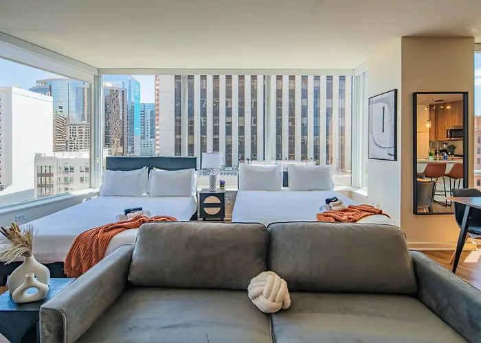 High-rise Haven In The Pool & Gym Included