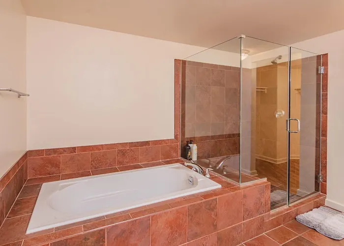 High-rise Haven In The Pool & Gym Included